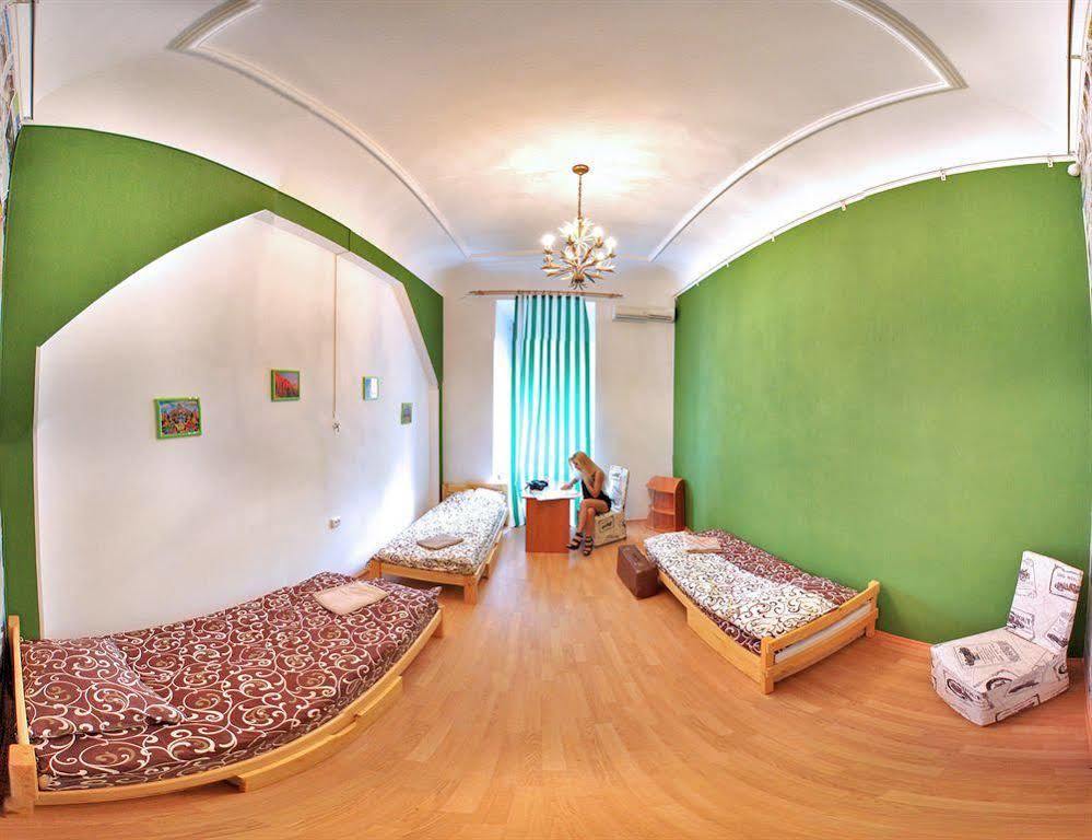 Chemodan Hostel Одеса Екстериор снимка